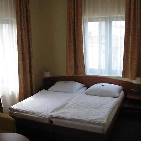 Hotel Christinenhof Garni - Bed & Breakfast 가데부쉬 외부 사진