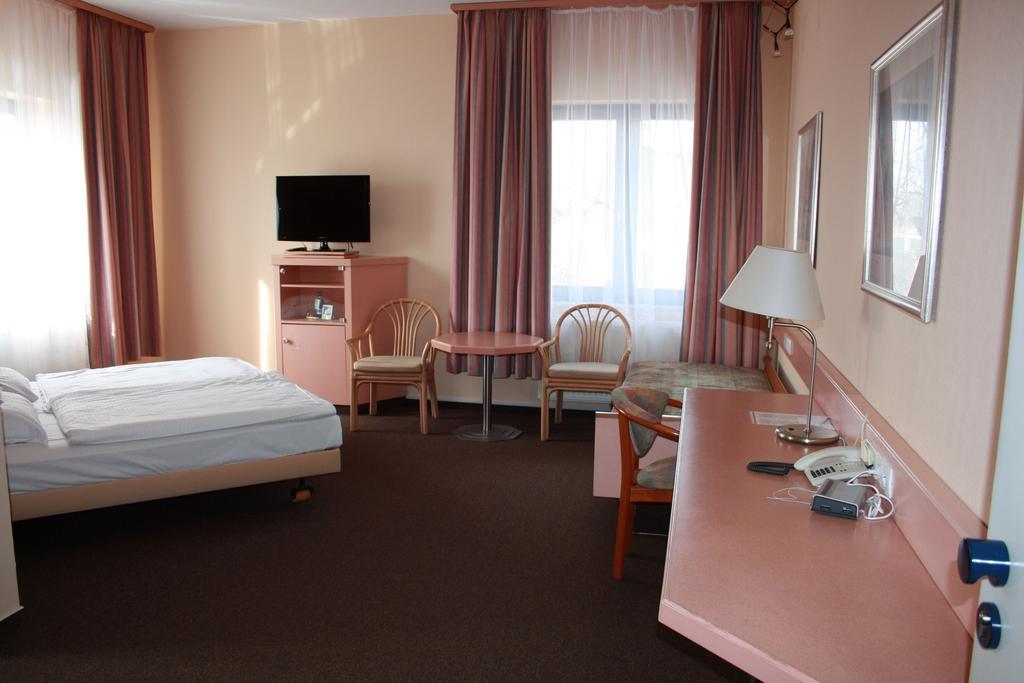Hotel Christinenhof Garni - Bed & Breakfast 가데부쉬 외부 사진