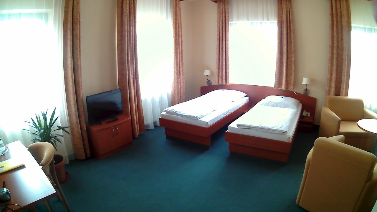 Hotel Christinenhof Garni - Bed & Breakfast 가데부쉬 외부 사진