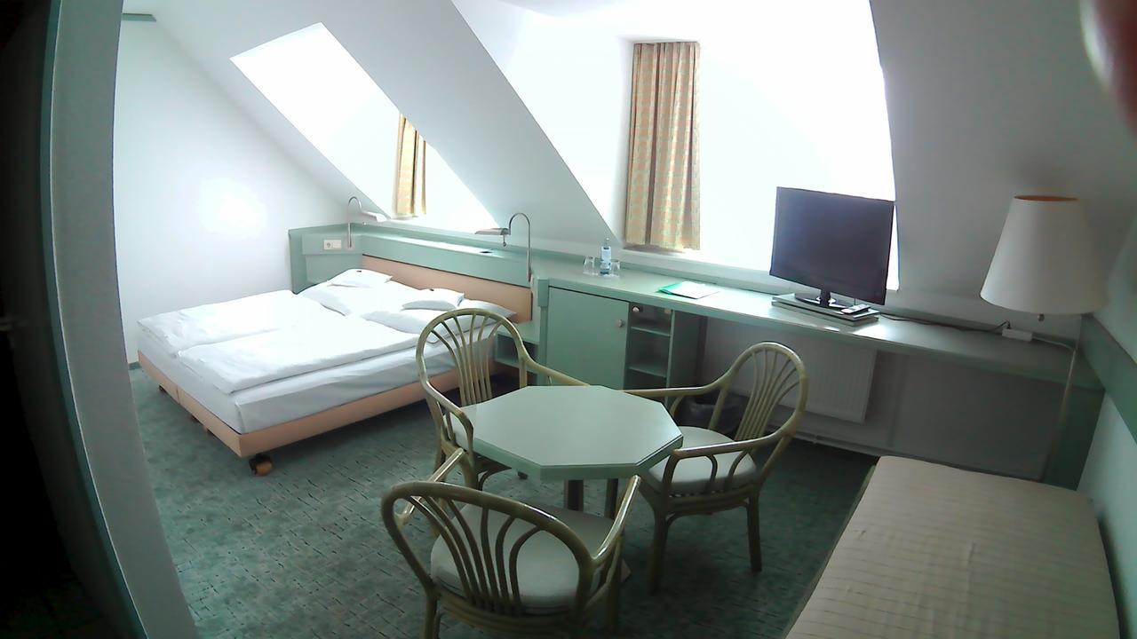 Hotel Christinenhof Garni - Bed & Breakfast 가데부쉬 외부 사진