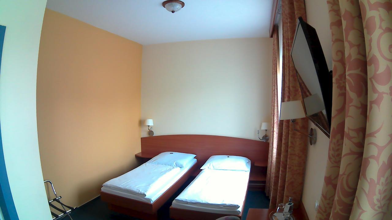 Hotel Christinenhof Garni - Bed & Breakfast 가데부쉬 외부 사진