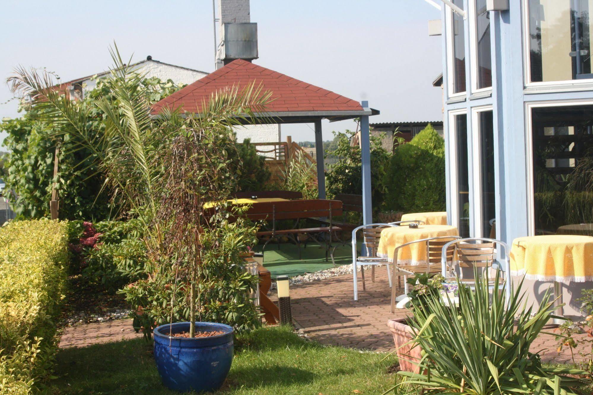 Hotel Christinenhof Garni - Bed & Breakfast 가데부쉬 외부 사진