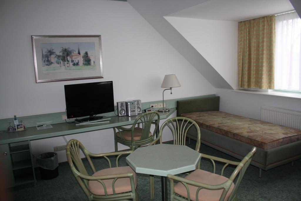 Hotel Christinenhof Garni - Bed & Breakfast 가데부쉬 외부 사진