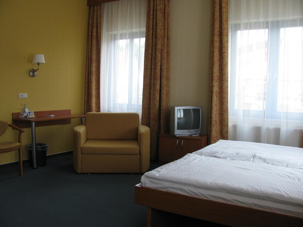 Hotel Christinenhof Garni - Bed & Breakfast 가데부쉬 외부 사진